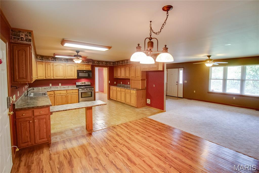31822 Irish Lane Brighton, IL 62012 - Photo 17 of 60
