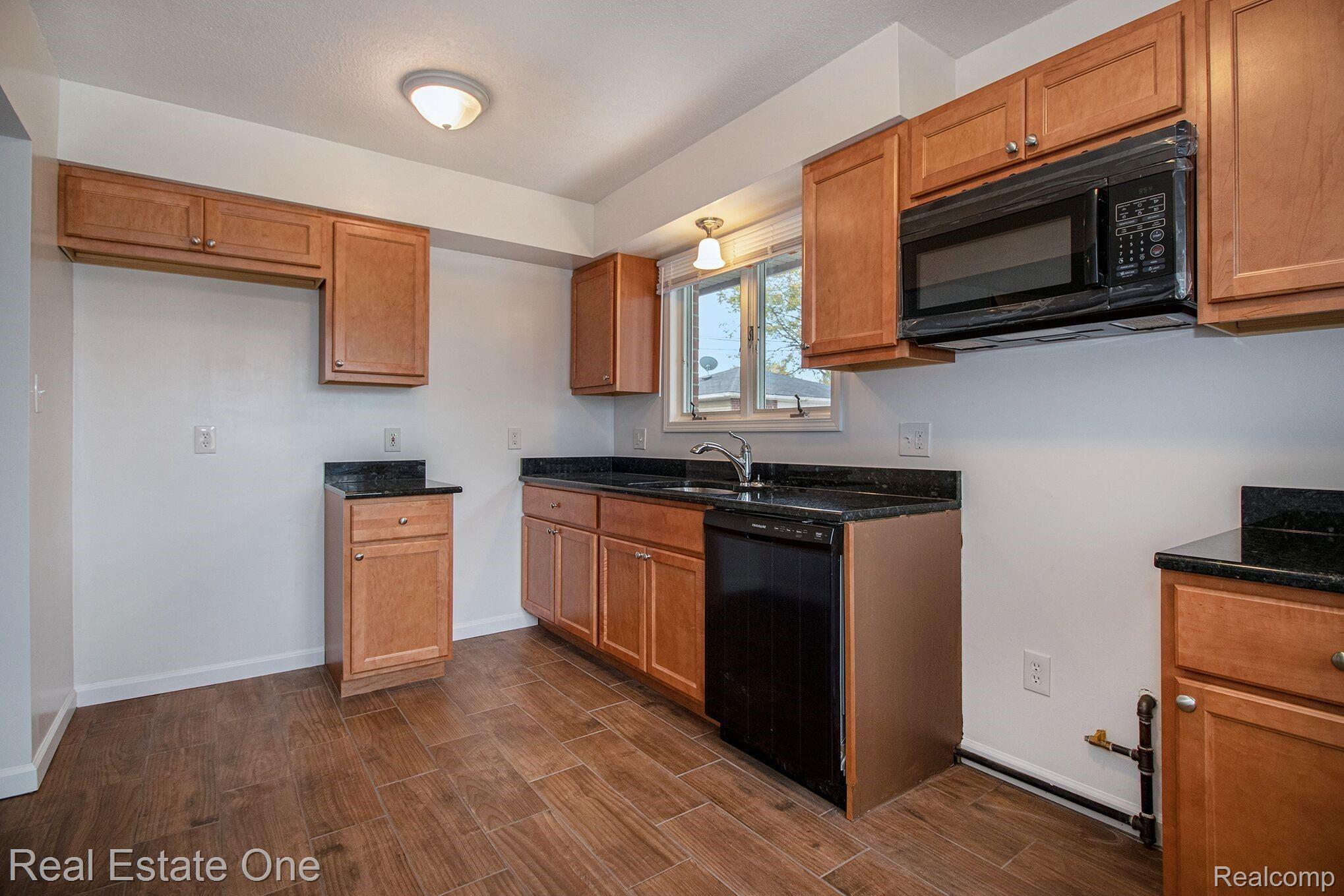 27301 Sibley Road Romulus, MI 48174 - Photo 16 of 33 15.jpeg