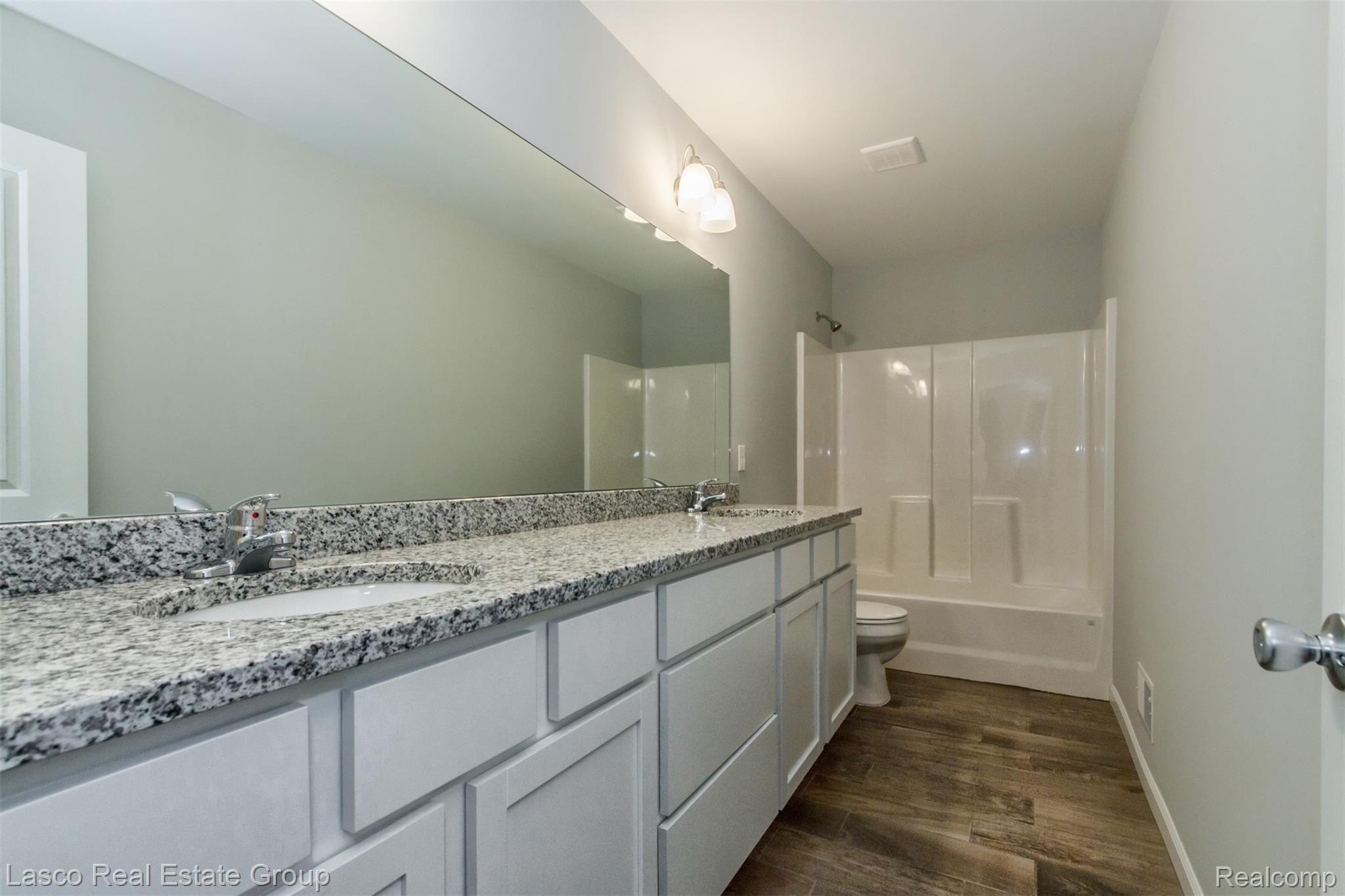 16103 Catalpa Ridge Holly, MI 48442 - Photo 18 of 29 Full Bath Upstairs