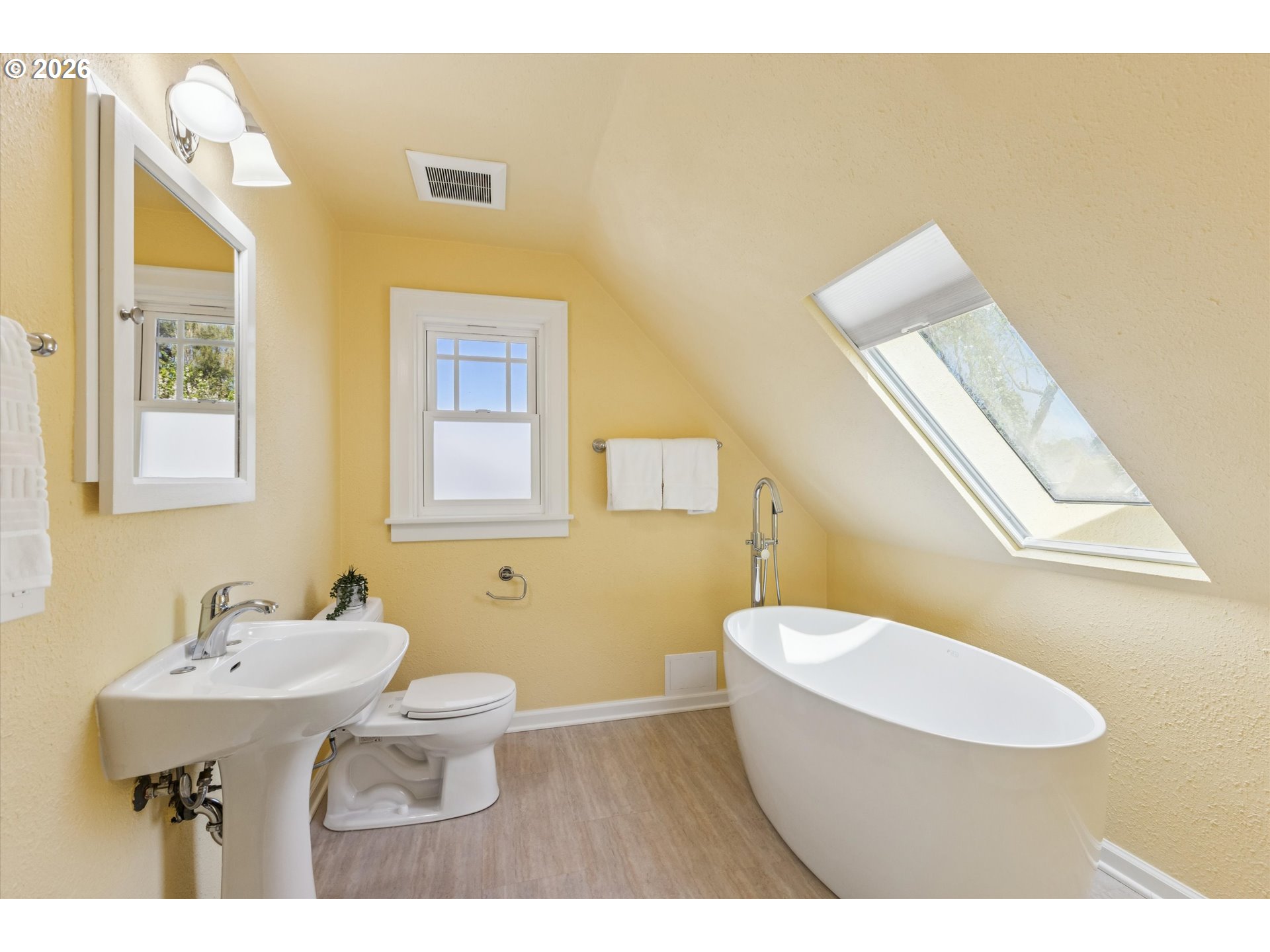 3302 Northeast 14th Avenue Portland, OR 97212 - Photo 22 of 41 Bathroom