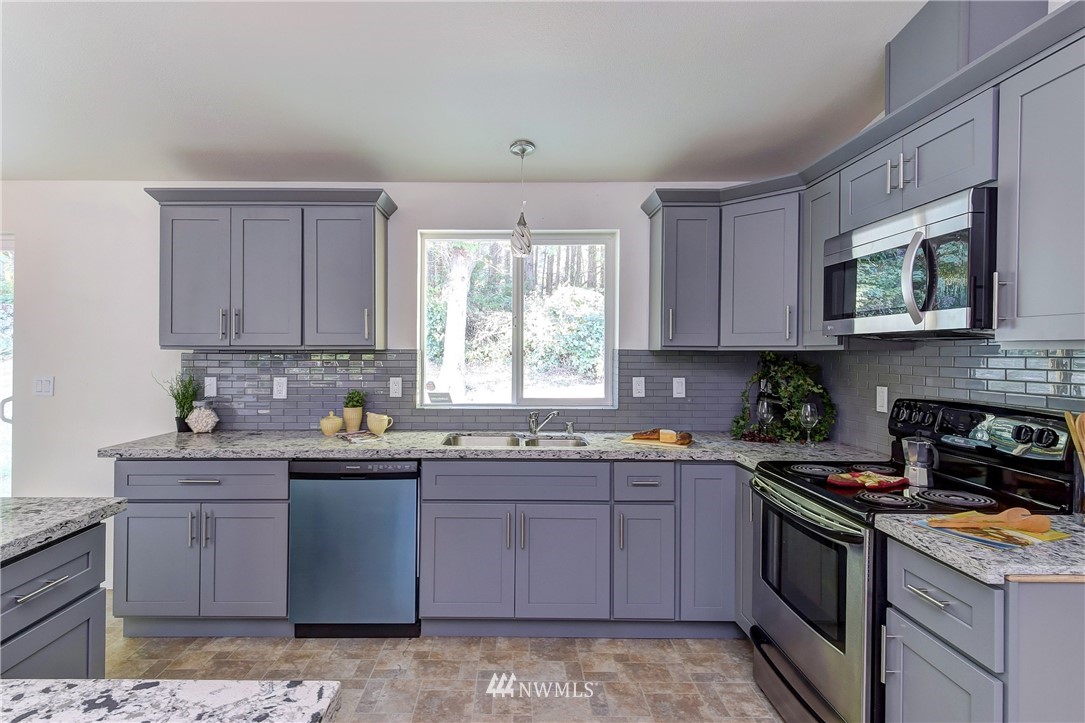 4505 Southeast Mayvolt Road Port Orchard, WA 98366 - Photo 7 of 25 Gallery Image 7