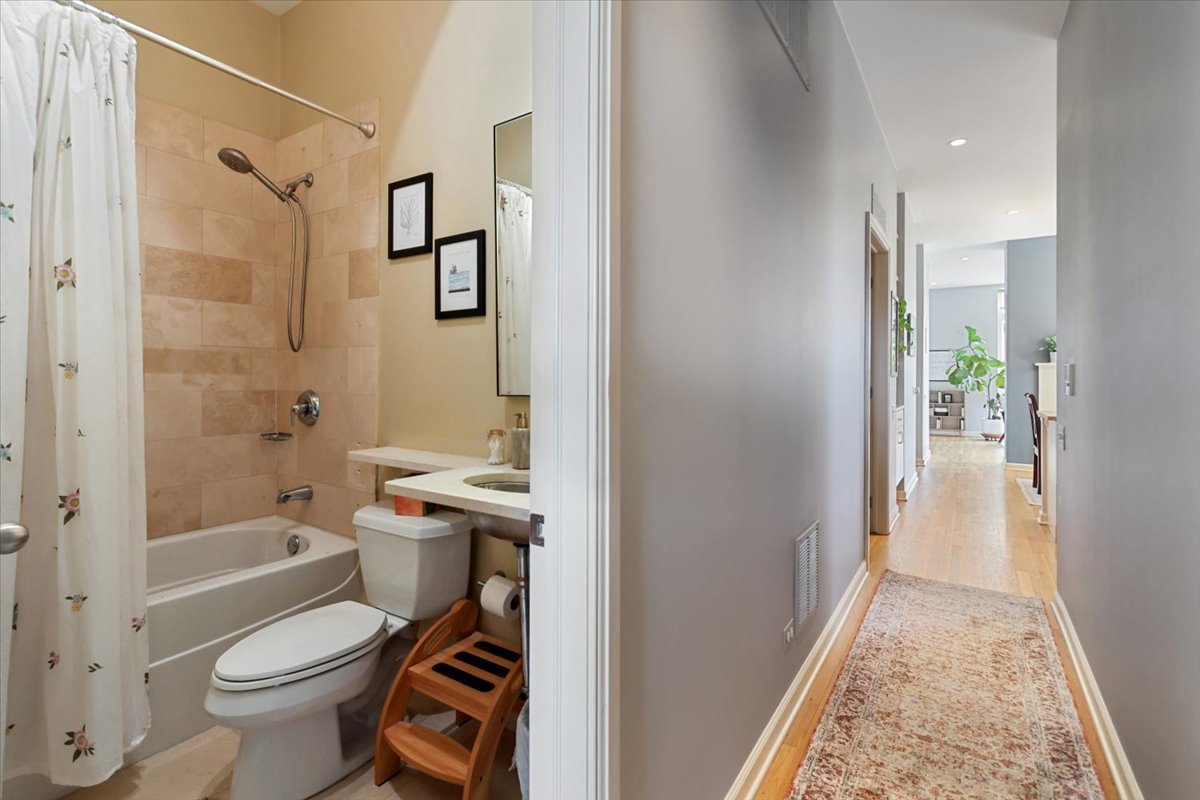 4150 North Sheridan Road, Unit 3S Chicago, IL 60613 - Photo 16 of 20