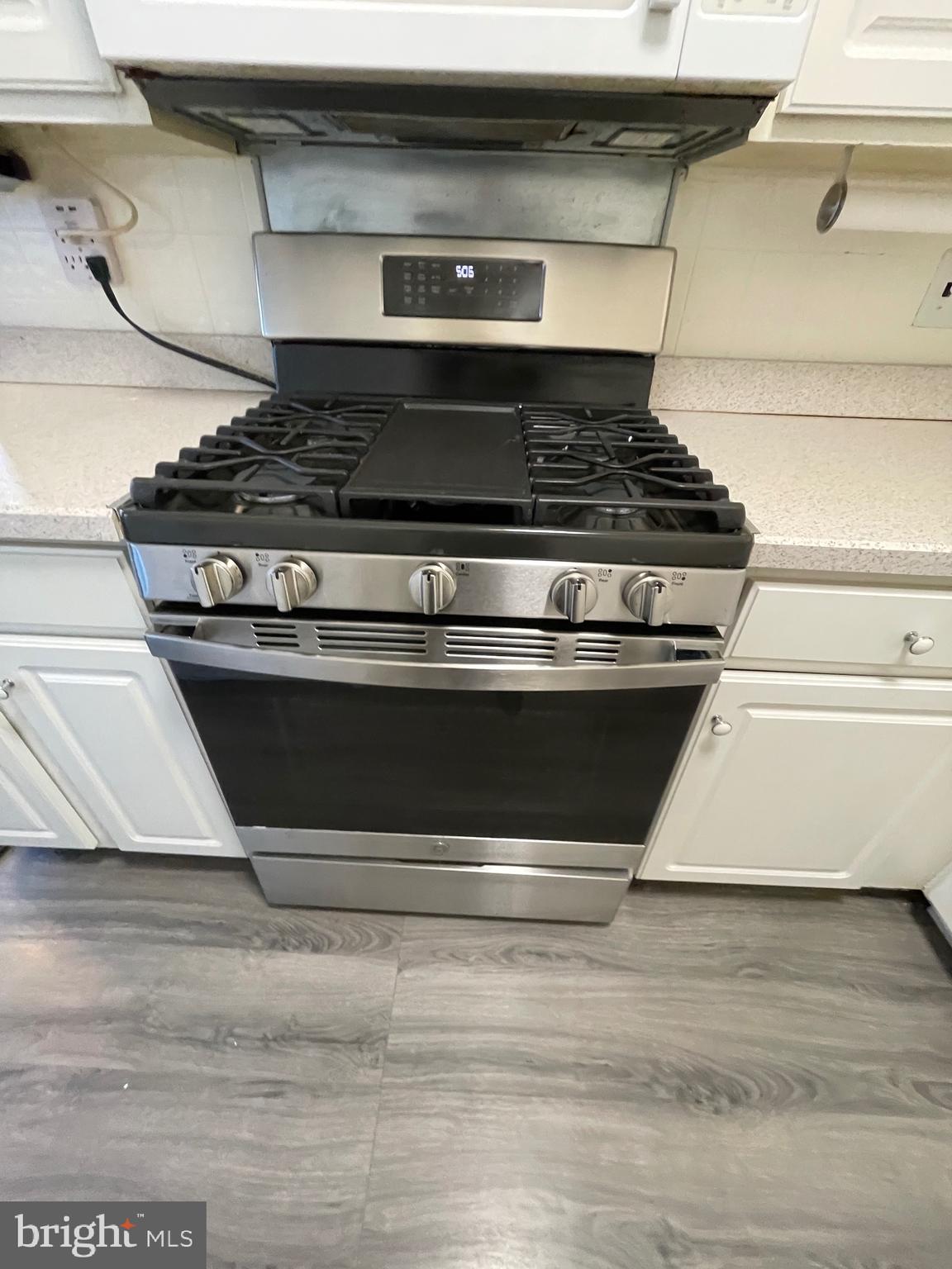 810 North Forklanding Road, Unit 119 Maple Shade, NJ 08052 - Photo 8 of 19 Gas Stove