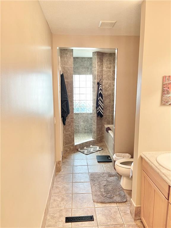 10207 Northwest Barry Road Kansas City, MO 64153 - Photo 11 of 46