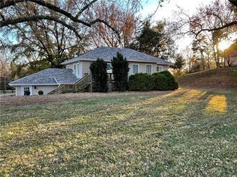 10207 Northwest Barry Road Kansas City, MO 64153 - Photo 43 of 46