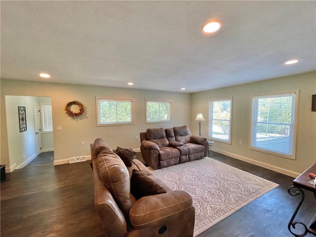 10207 Northwest Barry Road Kansas City, MO 64153 - Photo 6 of 46