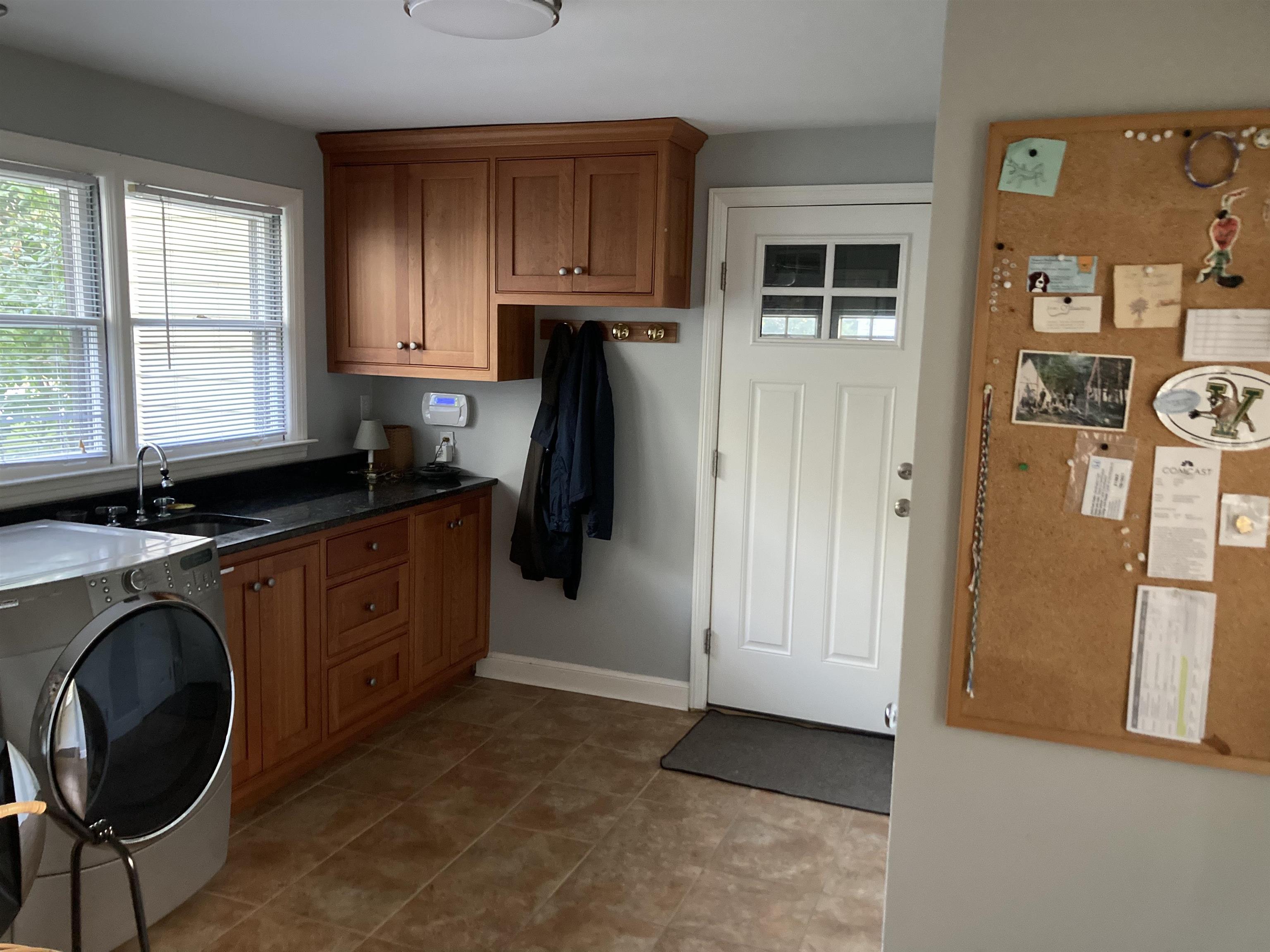 136 Crescent Road Burlington, VT 05401 - Photo 9 of 40 Gallery Image 9