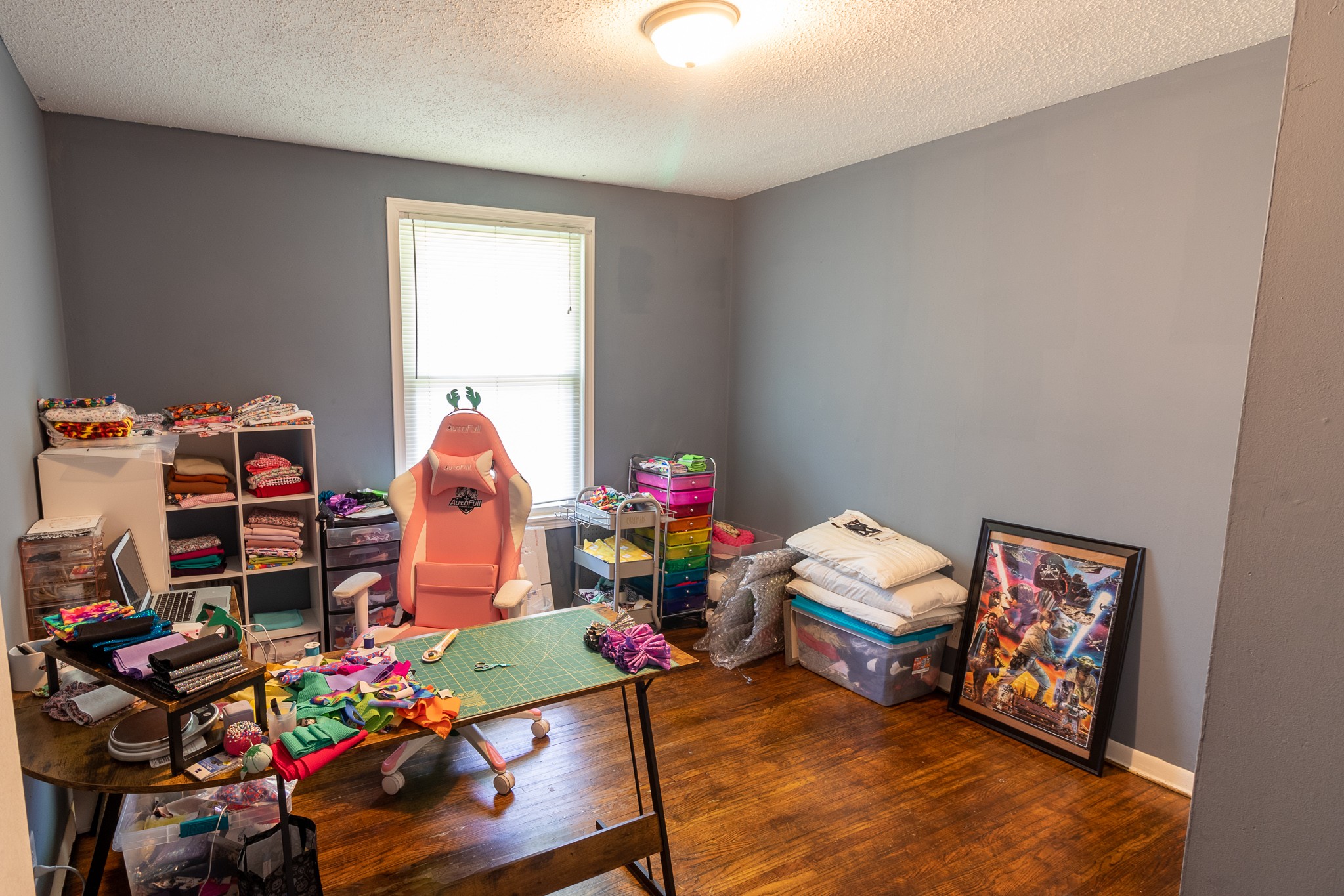 309 Notgrass Road Clarksville, TN 37042 - Photo 7 of 12 a living room with baby toys