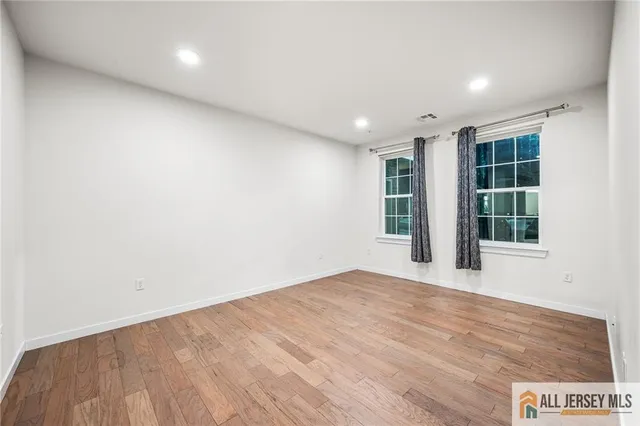 $570,000 | 712 Lorhan Drive, Unit 7712, Piscataway, NJ 08854