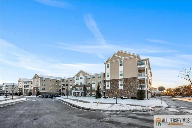 $570,000 | 712 Lorhan Drive, Unit 7712, Piscataway, NJ 08854
