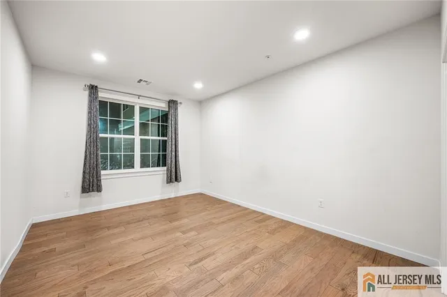 $570,000 | 712 Lorhan Drive, Unit 7712, Piscataway, NJ 08854