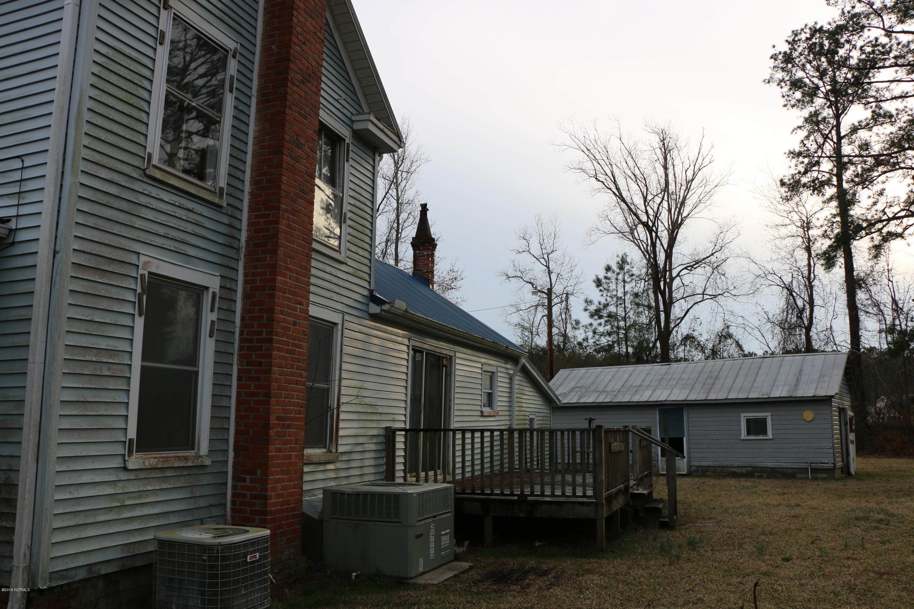 6125 County Line Road New Bern, NC 28562 - Photo 3 of 24 IMG_6551