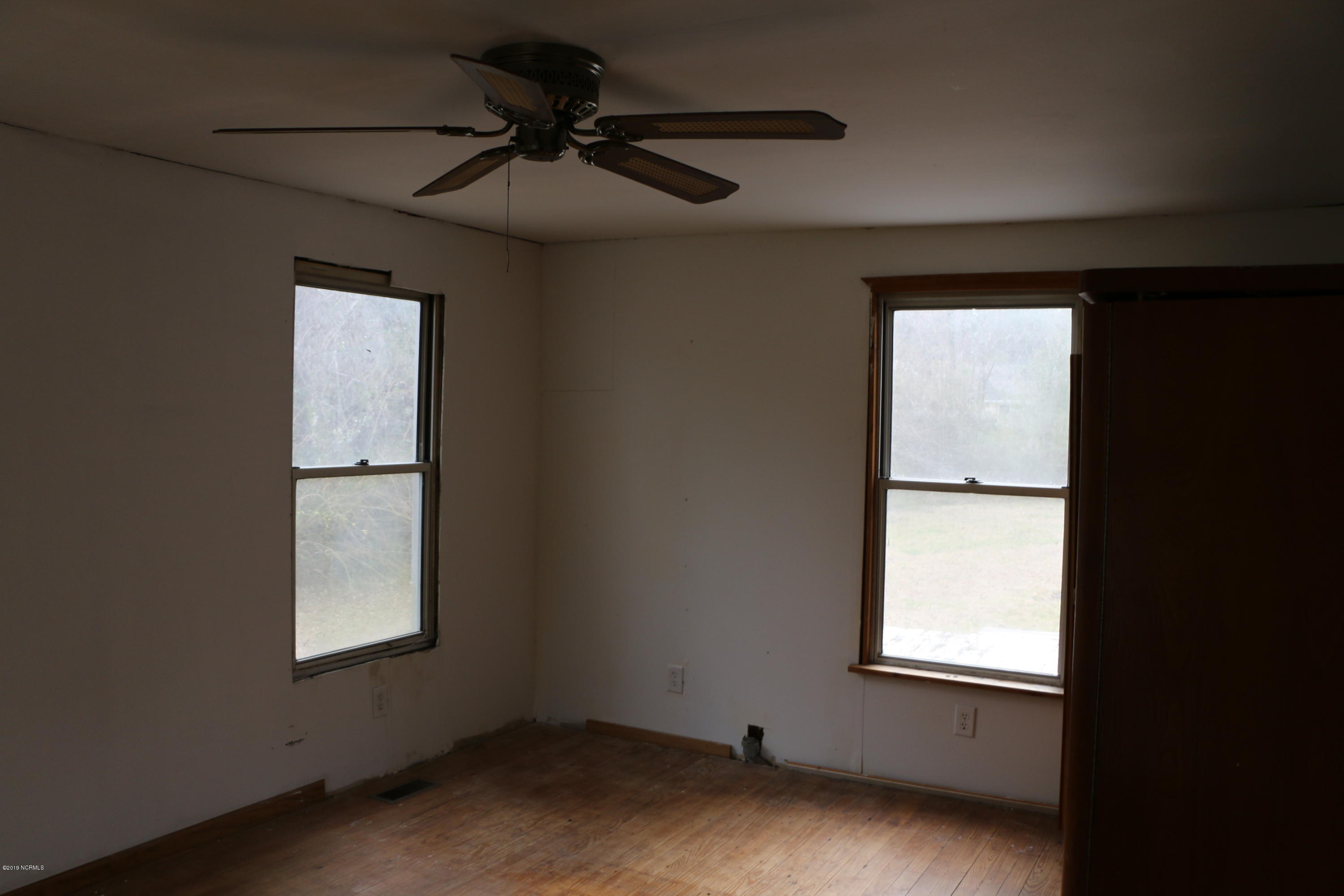 6125 County Line Road New Bern, NC 28562 - Photo 7 of 24 IMG_6560