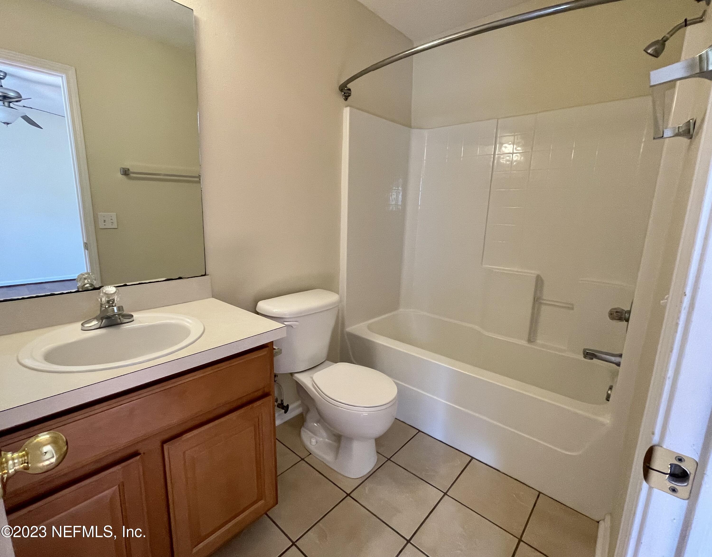 938 Scrub Jay Drive St. Augustine, FL 32092 - Photo 10 of 13 a bathroom with a sink a toilet and shower