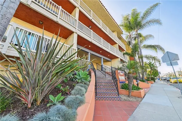 $4,199 | 1707 Pacific Coast Highway, Unit 506, Hermosa Beach, CA 90254