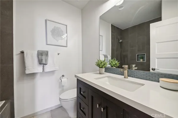 $4,199 | 1707 Pacific Coast Highway, Unit 506, Hermosa Beach, CA 90254