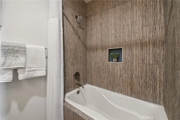 $4,199 | 1707 Pacific Coast Highway, Unit 506, Hermosa Beach, CA 90254