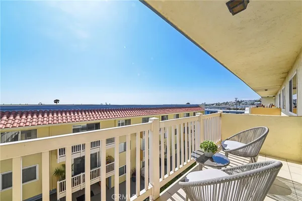$4,199 | 1707 Pacific Coast Highway, Unit 506, Hermosa Beach, CA 90254