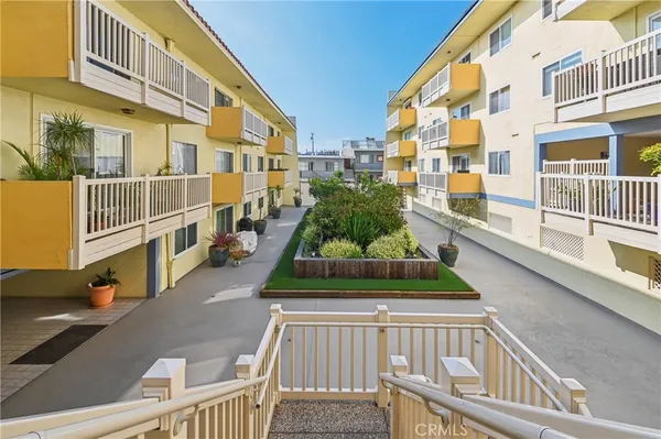 $4,199 | 1707 Pacific Coast Highway, Unit 506, Hermosa Beach, CA 90254
