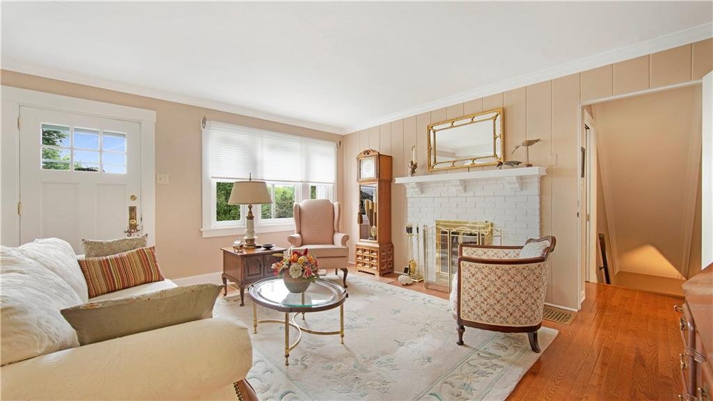 2034 Mohawk Road Pittsburgh, PA 15241 - Photo 3 of 25 a living room with furniture and a table
