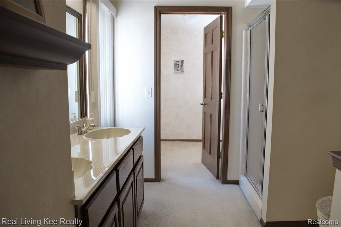 613 Snowmass Drive Rochester, MI 48309 - Photo 16 of 27 Mstr Bath 2.jpg