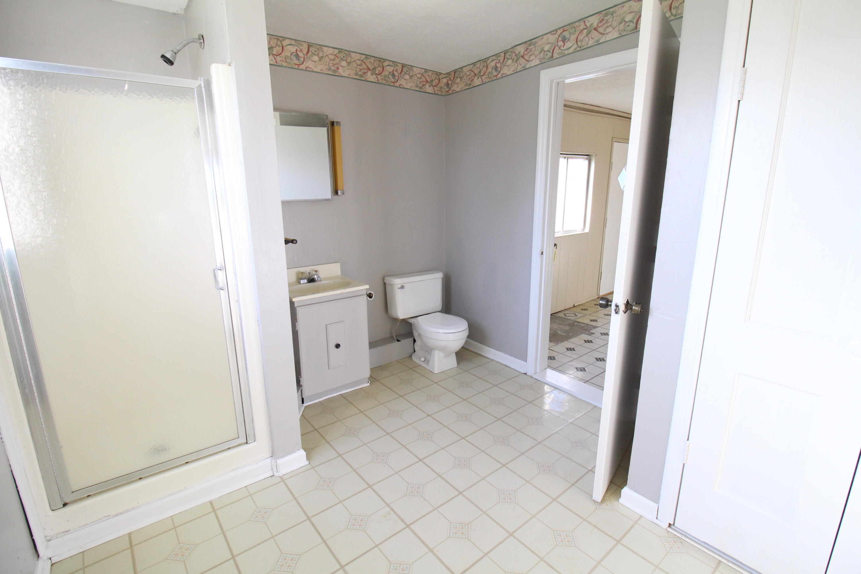 285 Compton Road Jeffersonville, KY 40337 - Photo 9 of 41 Bathroom 2