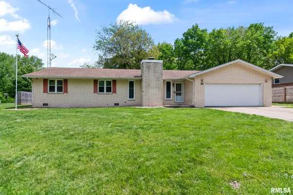 $215,000 | 16 Holiday Lane, Riverton, IL 62561