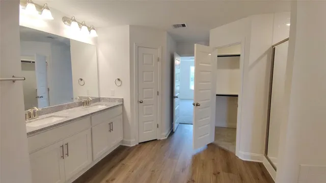 $359,400 | 2 Keystone Court, Angleton, TX 77515