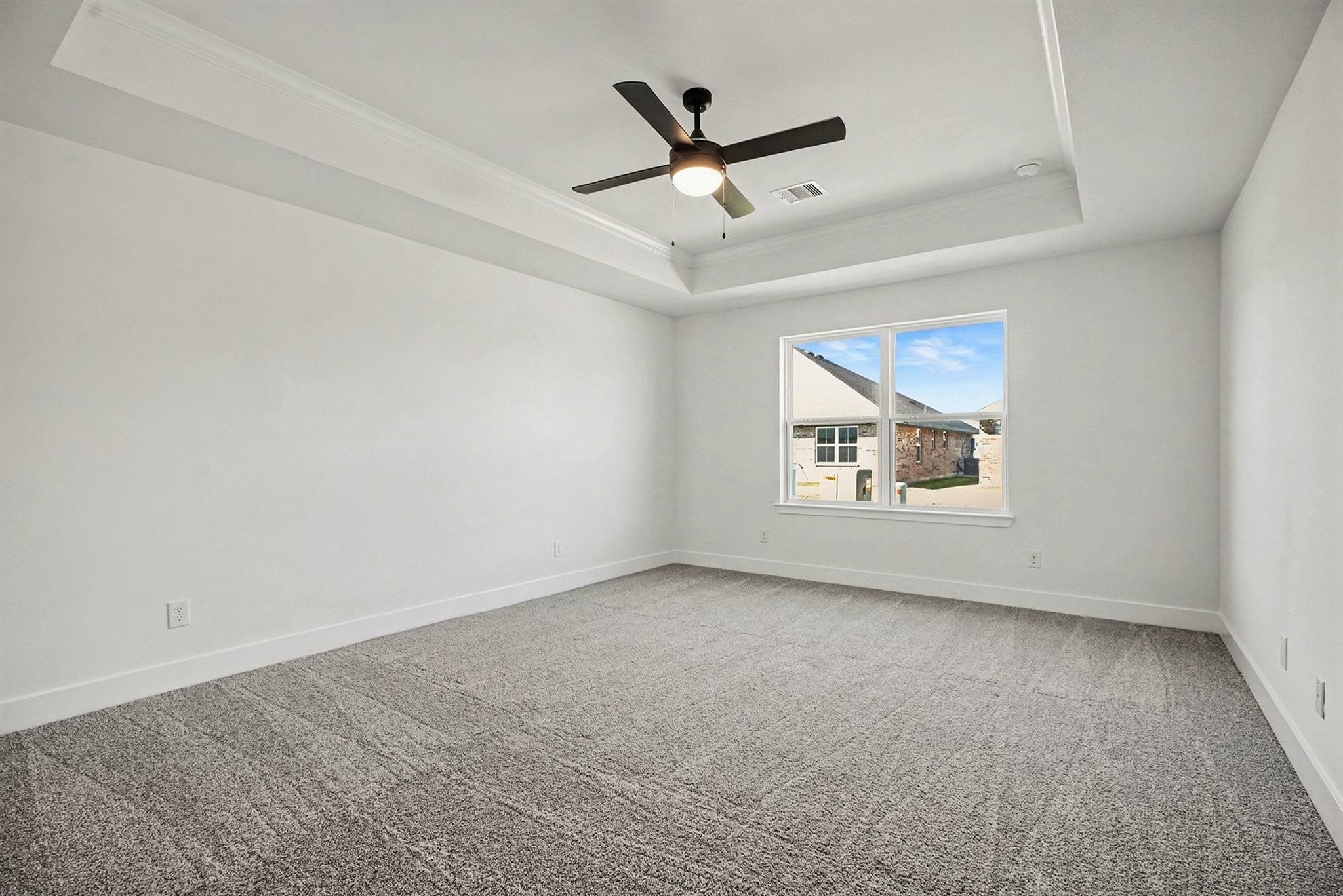 2 Keystone Court Angleton, TX 77515 - Photo 19 of 30 an empty room with ceiling fan and window