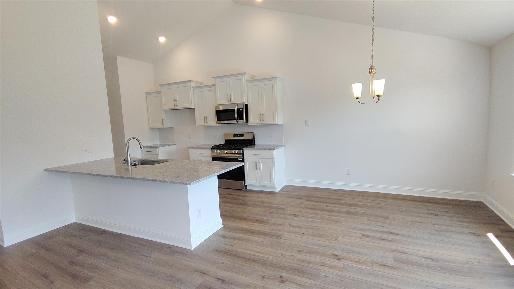 2 Keystone Court Angleton, TX 77515 - Photo 3 of 9