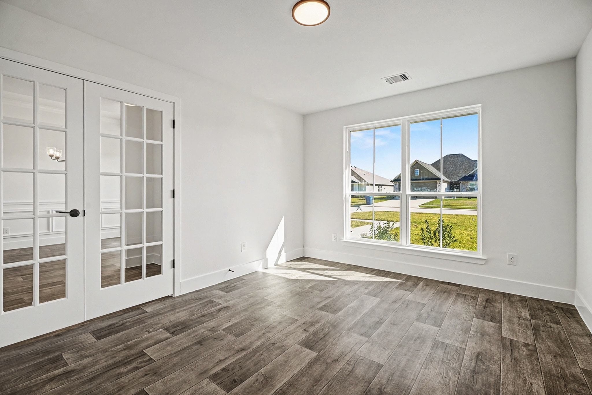 2 Keystone Court Angleton, TX 77515 - Photo 6 of 30 an empty room with wooden floor and windows