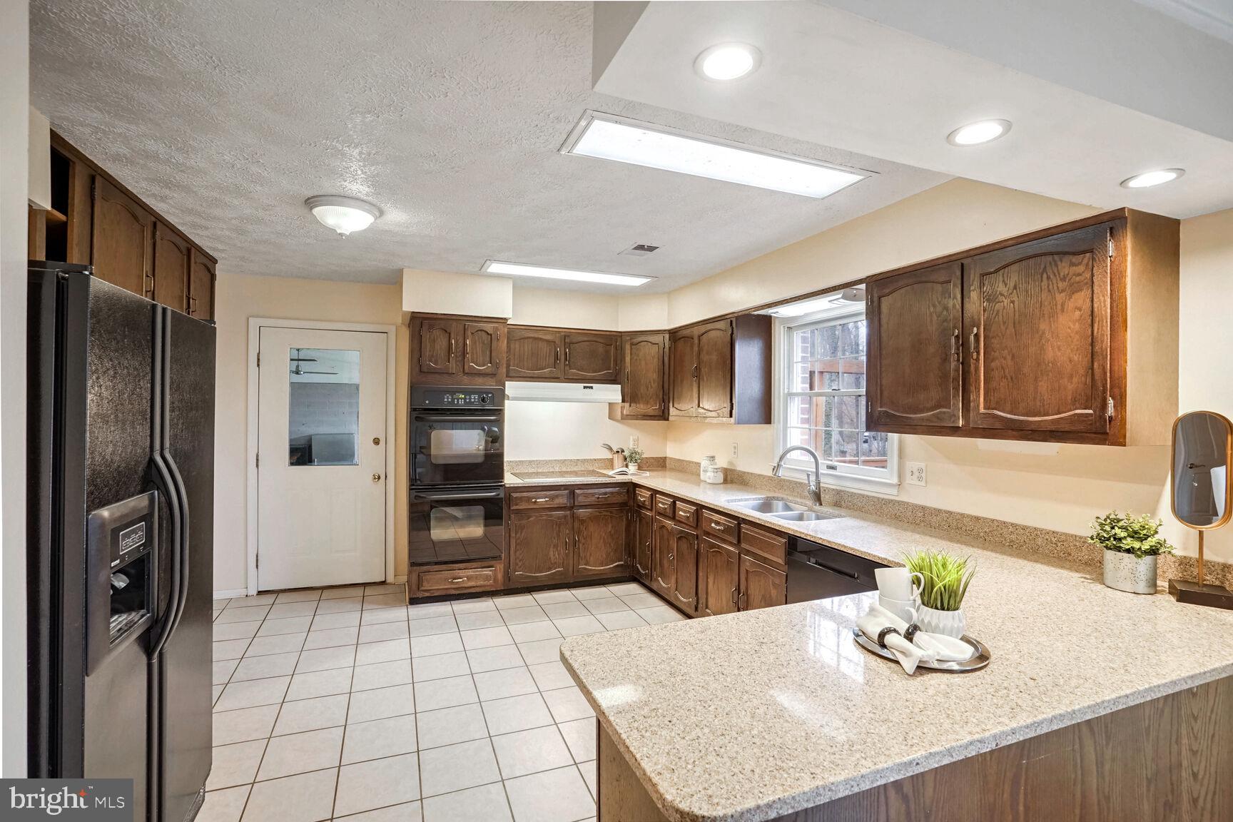 8104 Crestridge Road Fairfax Station, VA 22039 - Photo 12 of 50 Kitchen