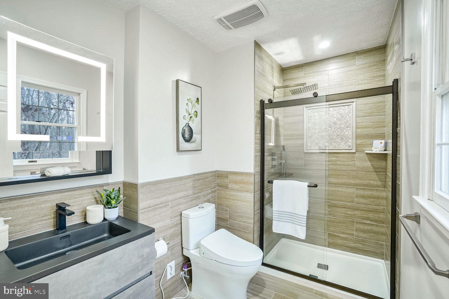 8104 Crestridge Road Fairfax Station, VA 22039 - Photo 19 of 50 Primary En-Suite Bathroom