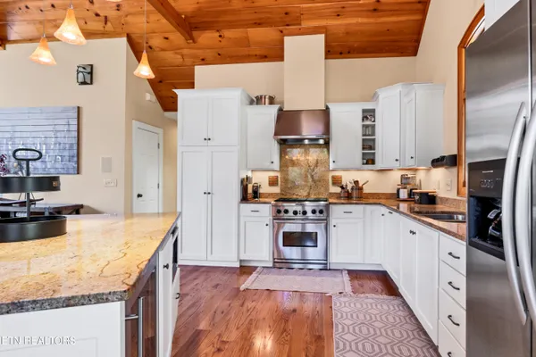 $1,400,000 | 6260 East Lamar Alexander Parkway, Walland, TN 37886