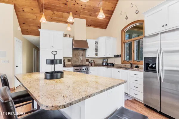 $1,400,000 | 6260 East Lamar Alexander Parkway, Walland, TN 37886