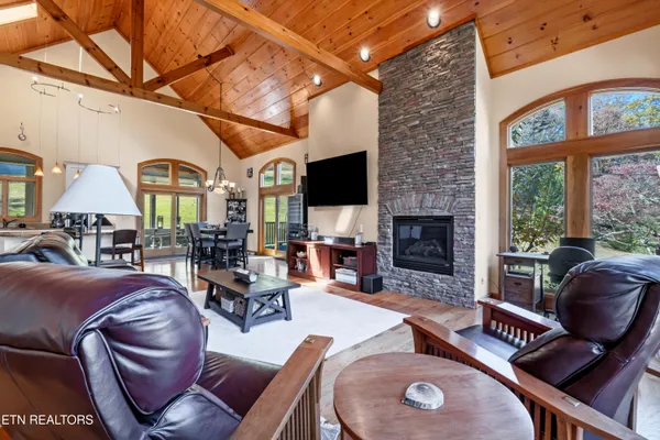 $1,400,000 | 6260 East Lamar Alexander Parkway, Walland, TN 37886