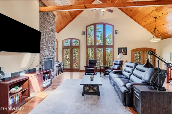 $1,400,000 | 6260 East Lamar Alexander Parkway, Walland, TN 37886