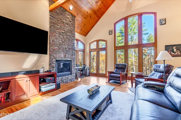 $1,400,000 | 6260 East Lamar Alexander Parkway, Walland, TN 37886