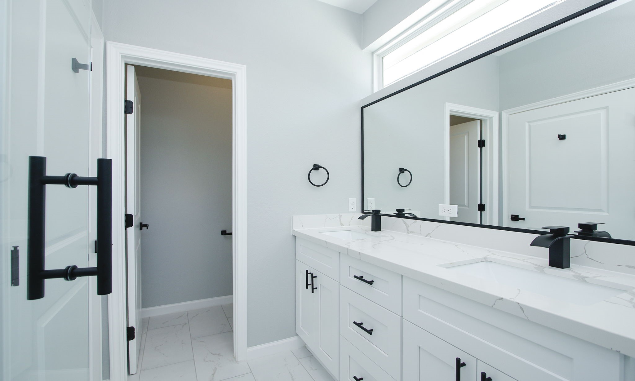4337 Faulkner Street Houston, TX 77021 - Photo 19 of 39 a bathroom with a sink and a mirror