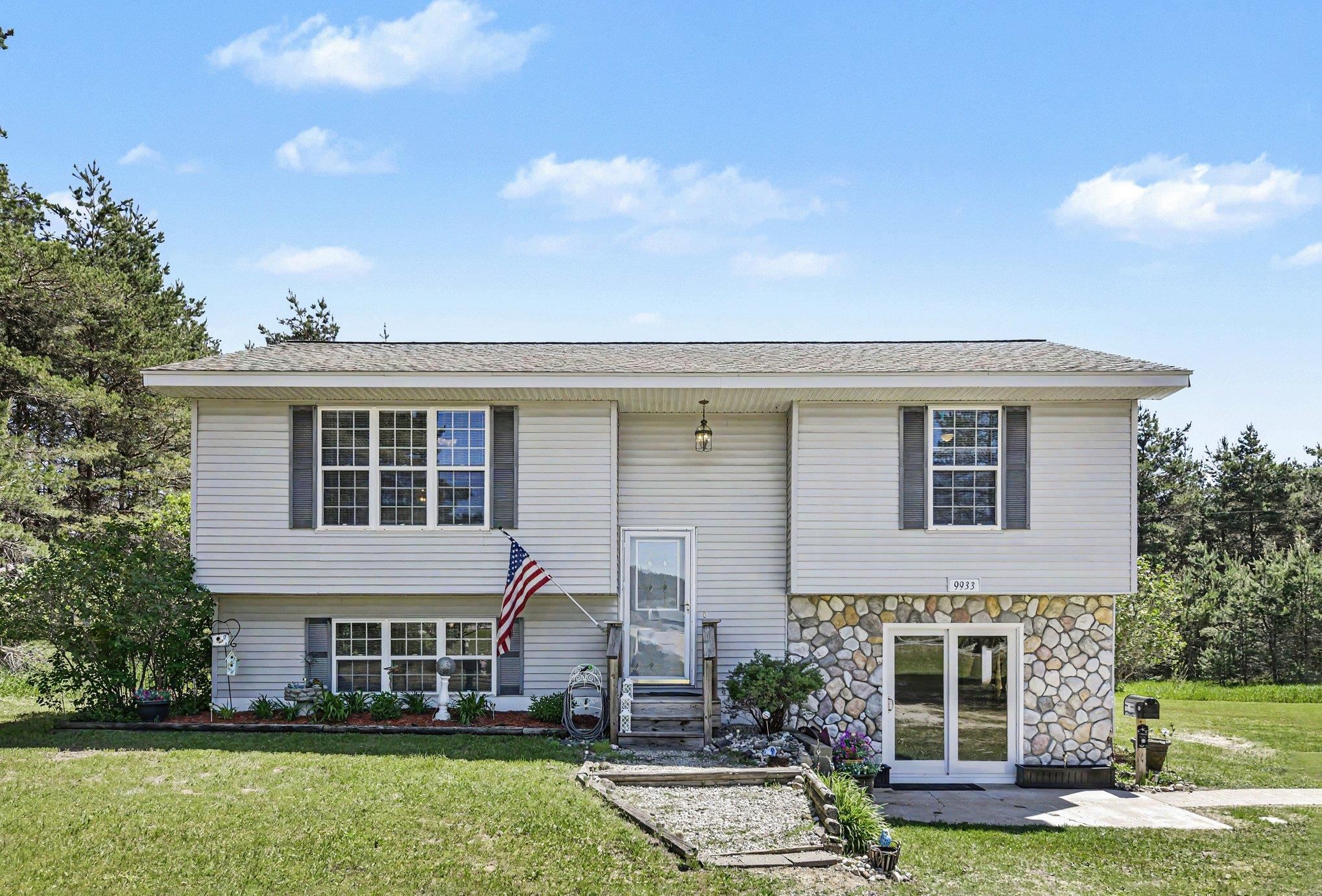9933 Summit City Road Kingsley, MI 49649 - Photo 1 of 29