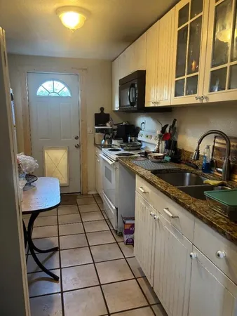 $3,600 | 2601 West Cleveland Street, Tampa, FL 33609