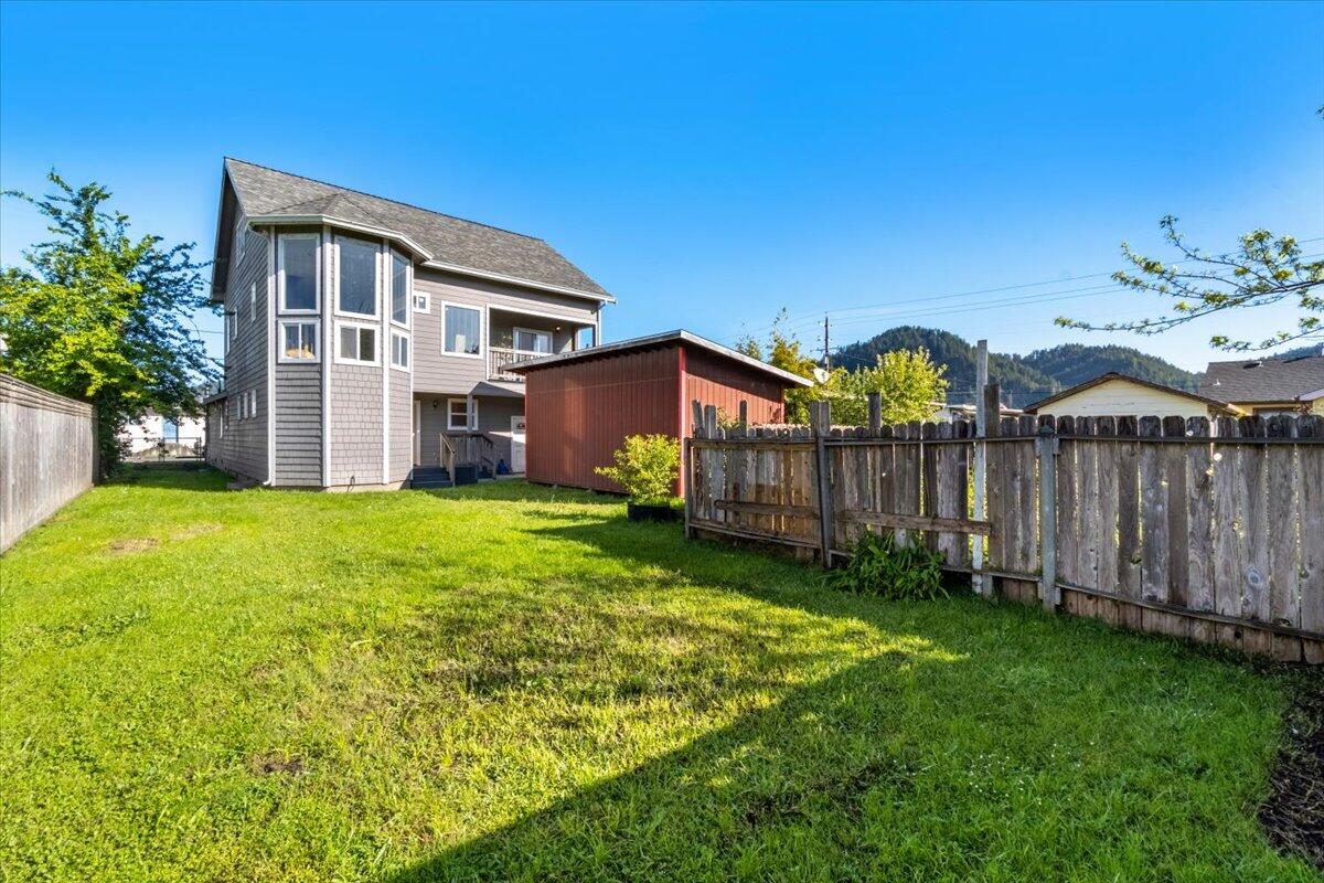 145 Columbus Street Rio Dell, CA 95562 - Photo 33 of 40