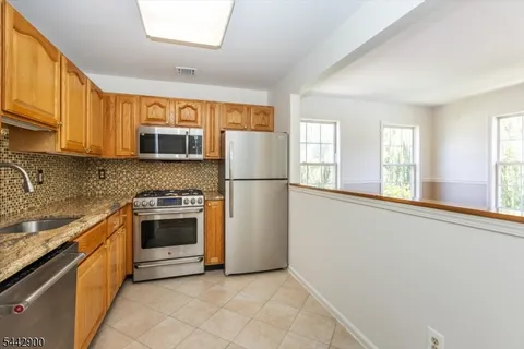 $479,000 | 200 Cambridge Court, Unit 200, Clifton, NJ 07014