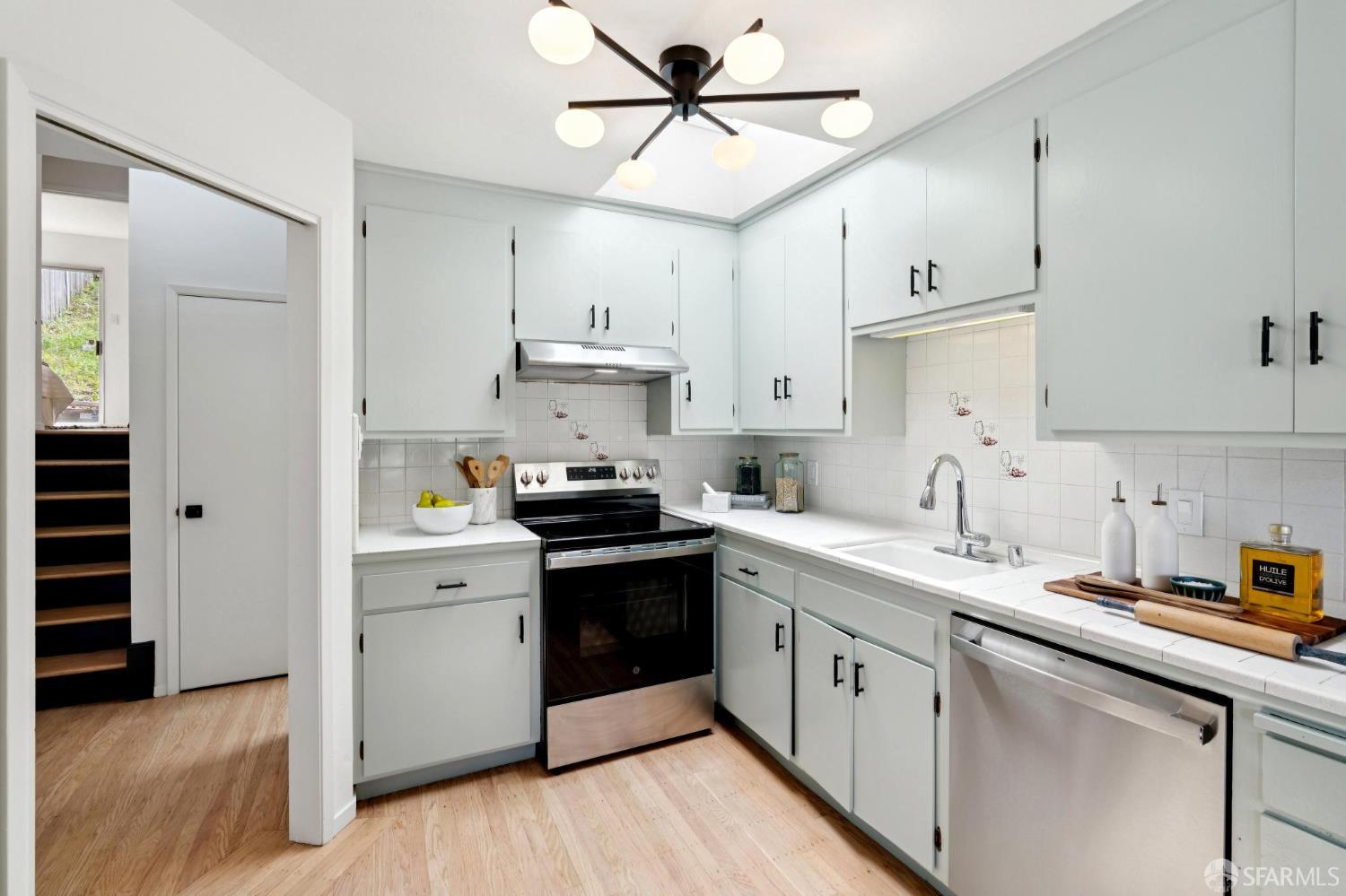 834 Congo Street San Francisco, CA 94131 - Photo 19 of 43