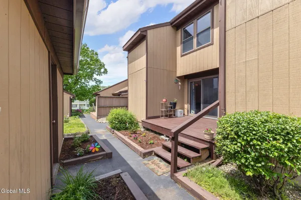 $279,000 | 1503 Huntington Court, East Greenbush, NY 12061