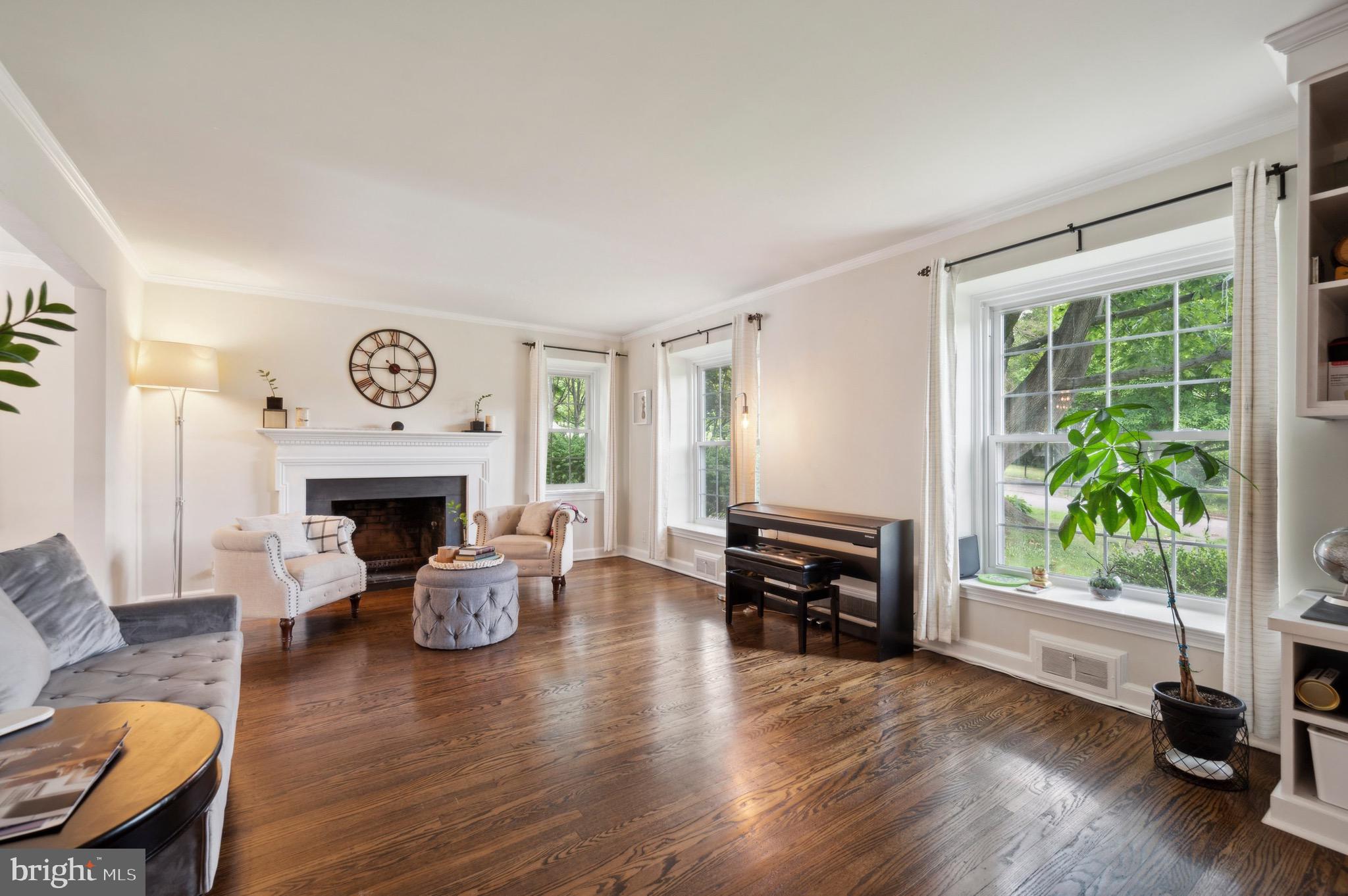 412 Red Leaf Road Wynnewood, PA 19096 - Photo 3 of 20 Living room