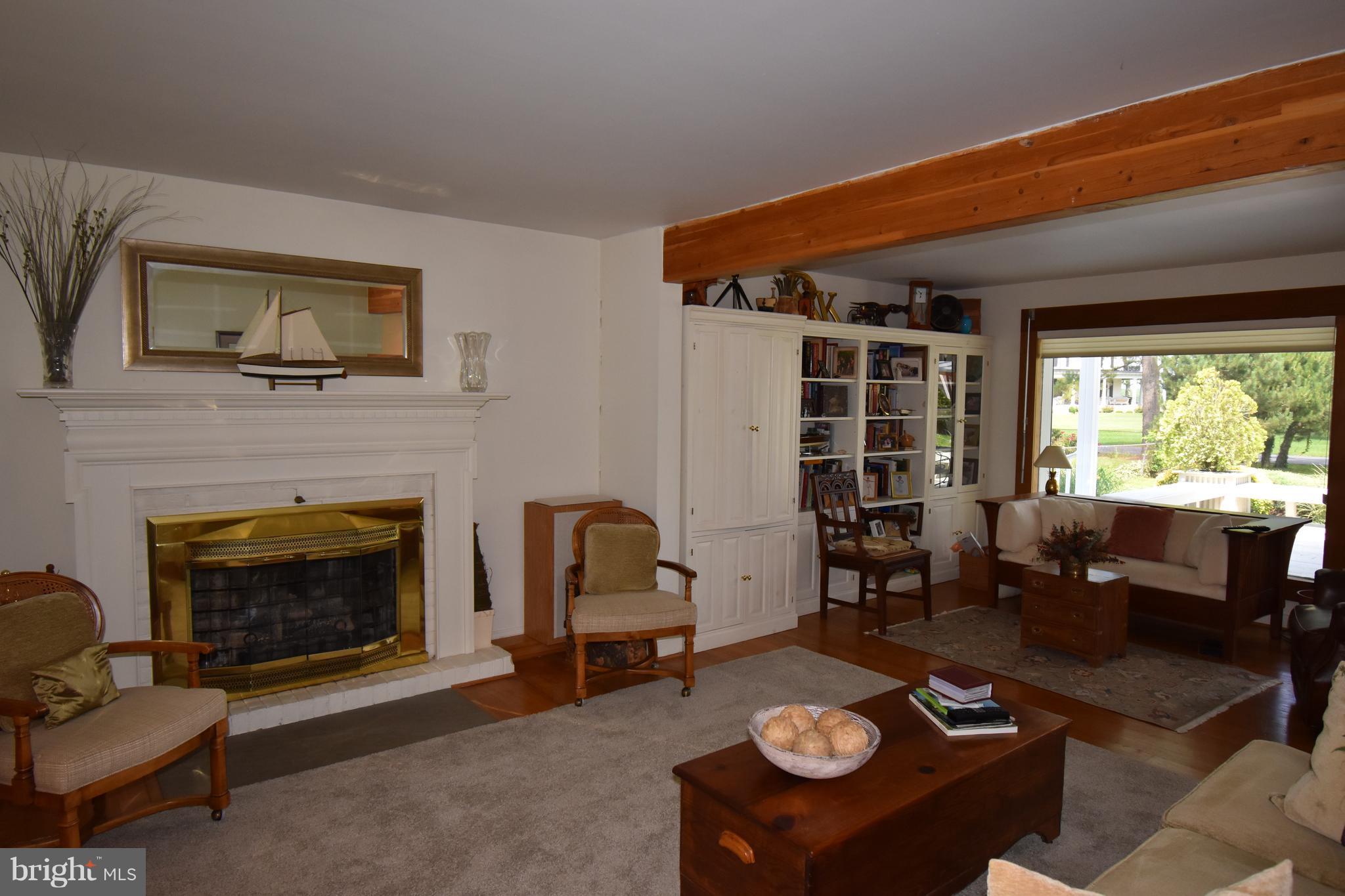 7 Hatsawap Road Cambridge, MD 21613 - Photo 11 of 36 Living Room