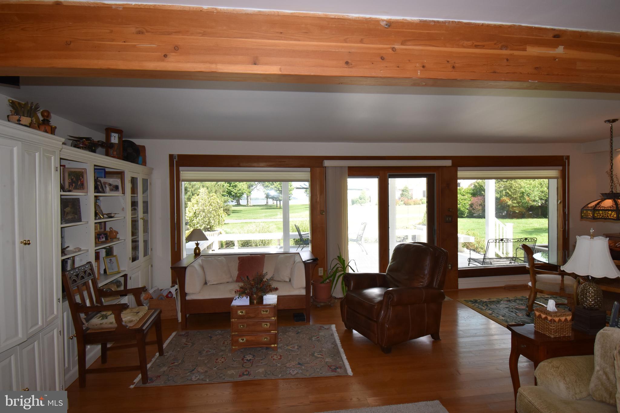 7 Hatsawap Road Cambridge, MD 21613 - Photo 13 of 36 Living Room