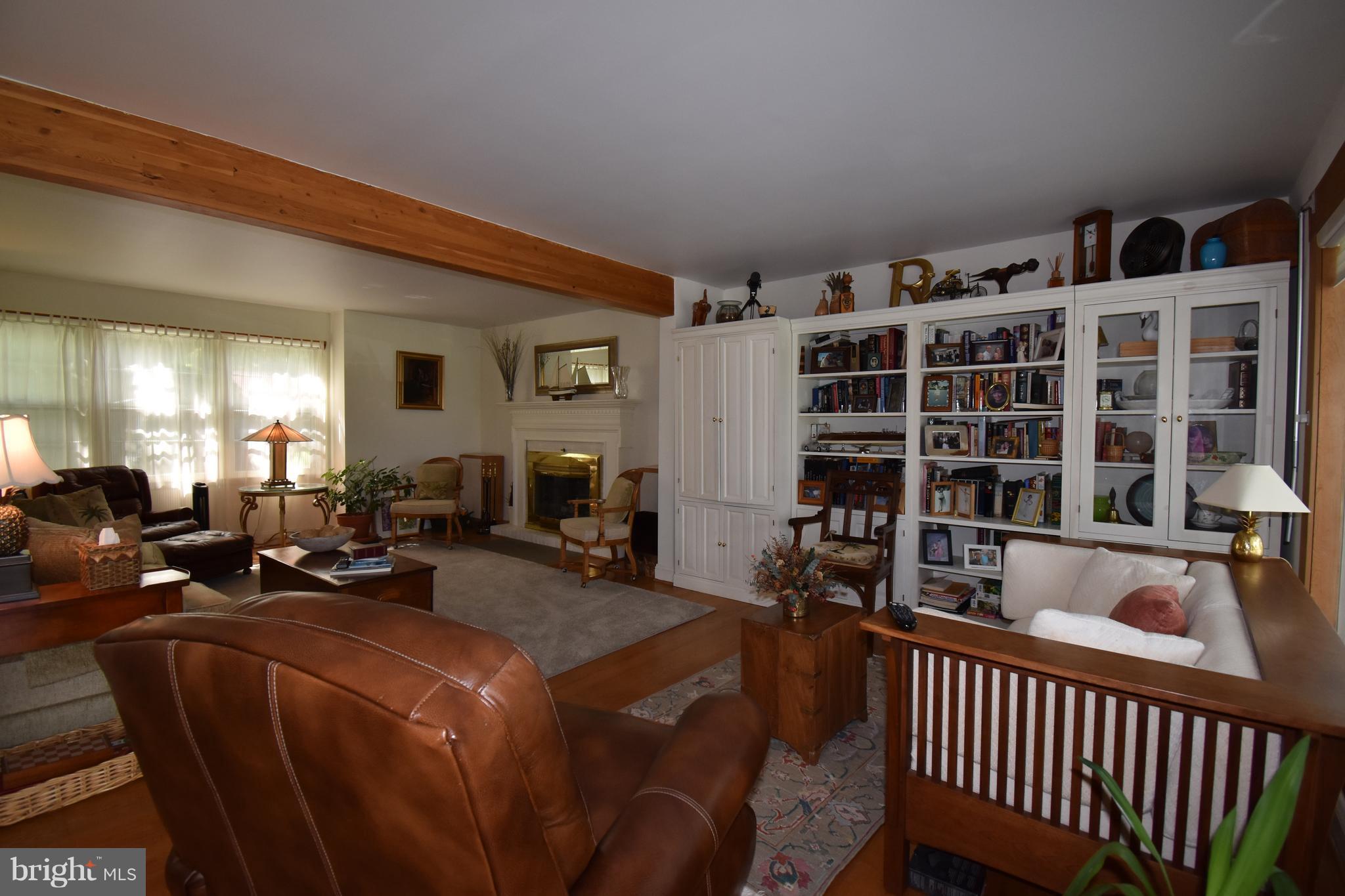 7 Hatsawap Road Cambridge, MD 21613 - Photo 15 of 36 Living Room