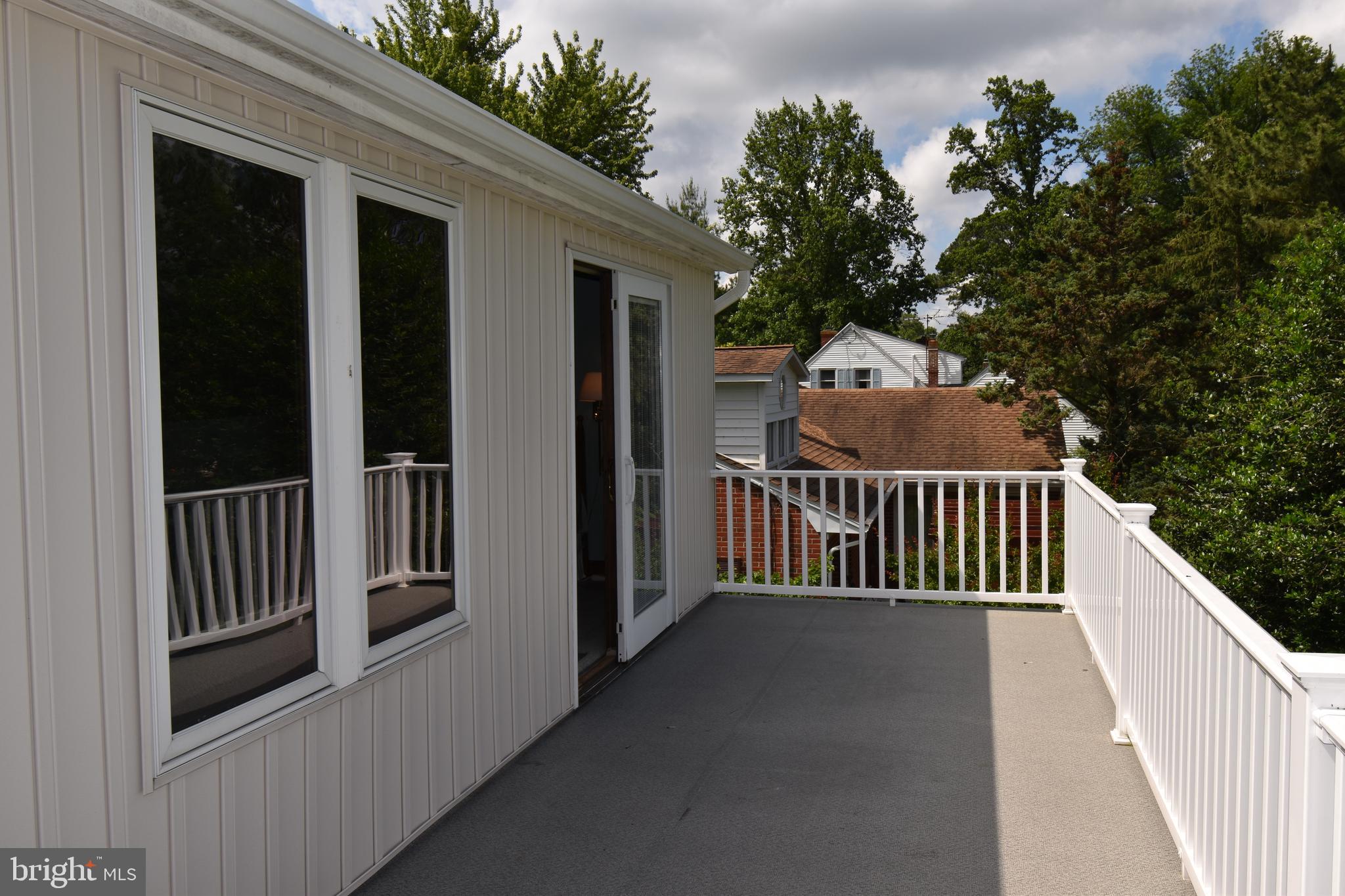 7 Hatsawap Road Cambridge, MD 21613 - Photo 28 of 36 Deck off master bedroom